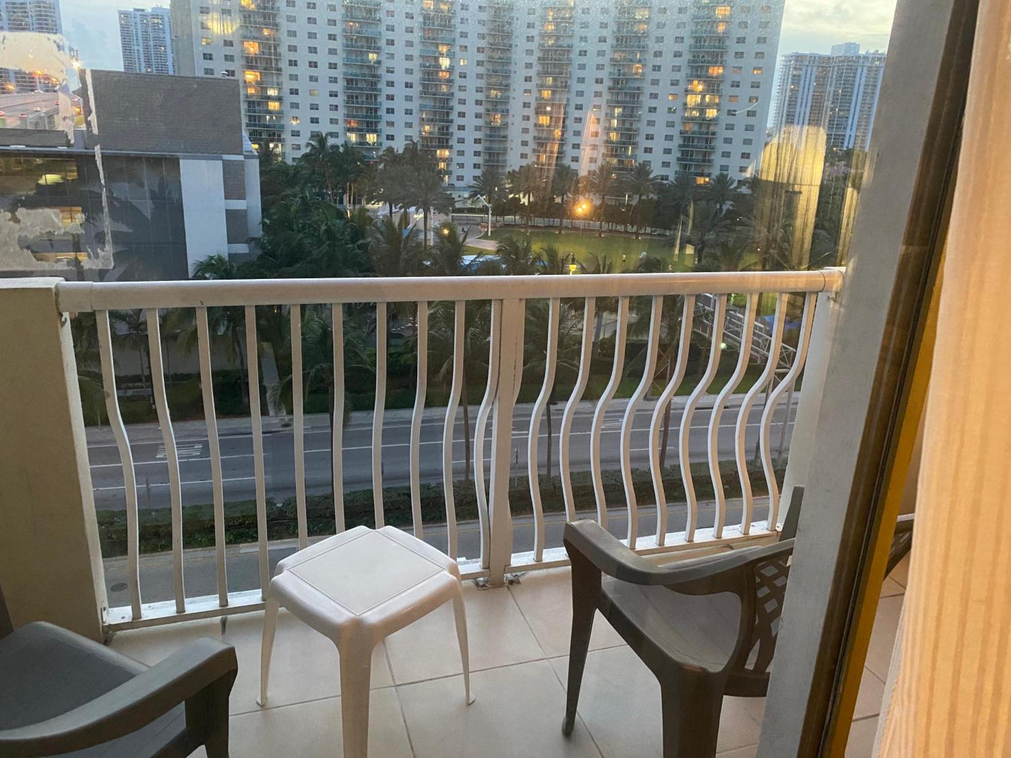 All You Need Around You Aparthotel Sunny Isles Beach Esterno foto